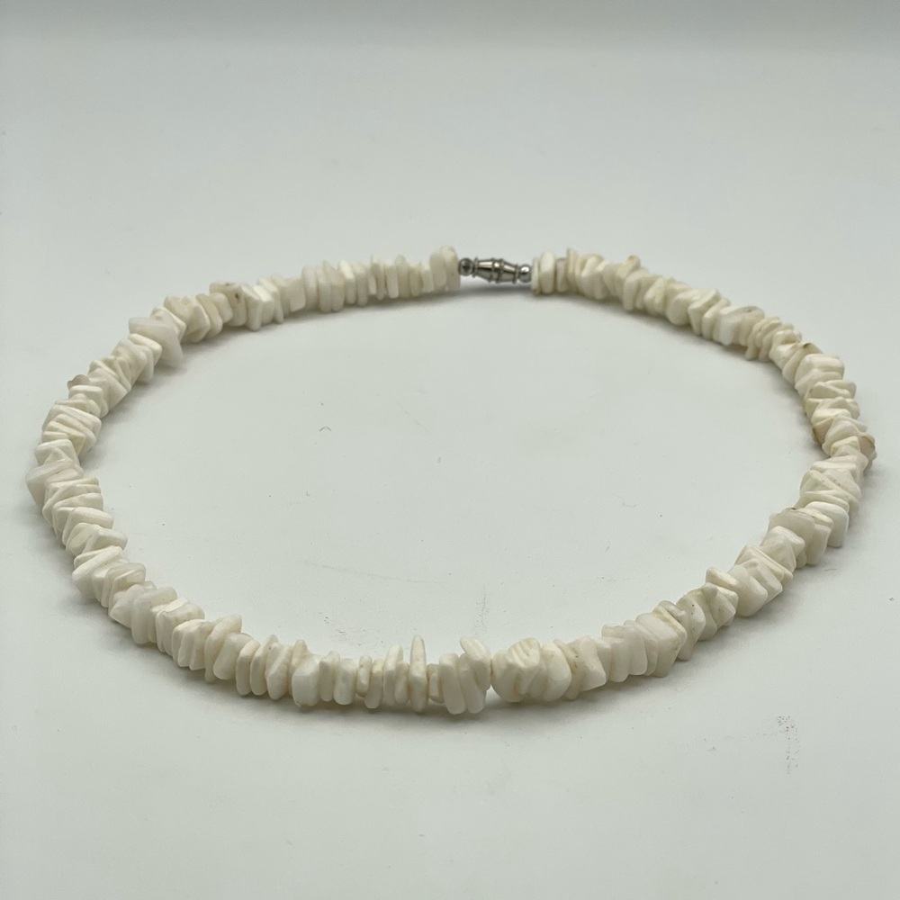 Vintage Y2K 00s Retro Beach Summer Puka Shell Cream White Beaded Necklace 18.5”